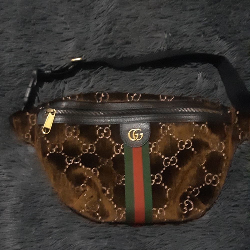 Gucci Fanny Pack with gucci storage bag 🛑No Returns🛑